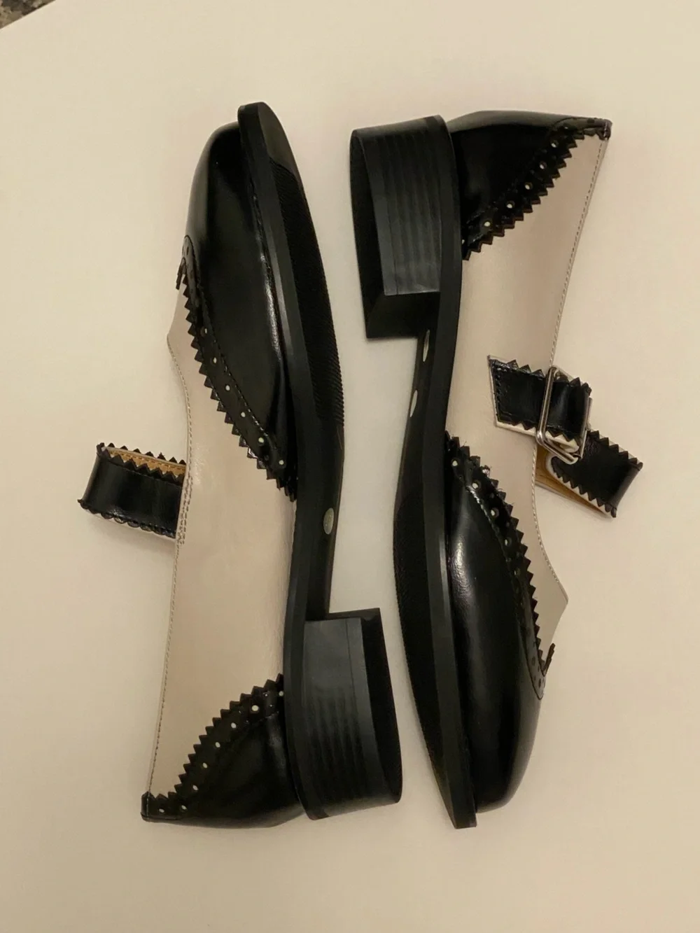 Classic Two-Tone Oxford Mary Jane Shoes - Black and Cream - Picture 3 of 4